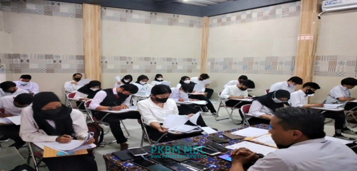 Kegiatan UPK T.A 2021-2022/UPK Paket A,B,C/Foto Bersama siswa Paket C 
